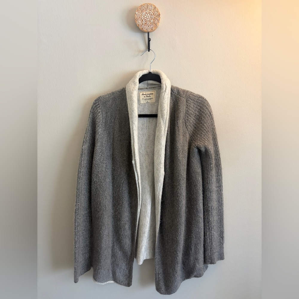 Abercrombie & Fitch Gray and Cream Knit Sweater